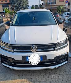 VOLKSWAGEN TIGUAN  rs line black line