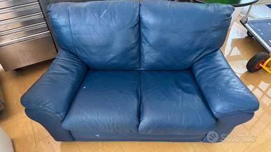 Divano in pelle blu