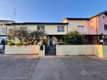 VILLA A SCHIERA A ALFONSINE