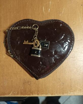 cuore in pelle lucida Luis Vuitton 