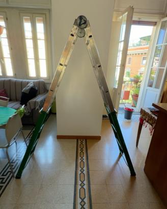 Scala telescopica 4+4 circa 3,7 m.