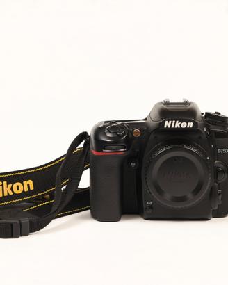 NIKON D7500 + 2 obiettivi 