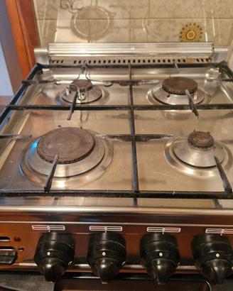 Cucina a gas Xper con forno e 4 fuochi