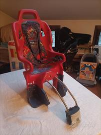 Seggiolino bici con attacco rapido + due caschetti