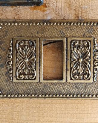 Placchetta elettrica in ottone 