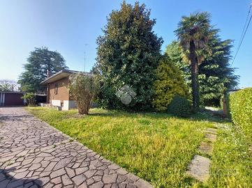 VILLA SINGOLA A VITTUONE