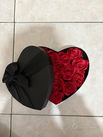 Scatola cuore con rose San Valentino