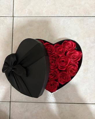 Scatola cuore con rose San Valentino