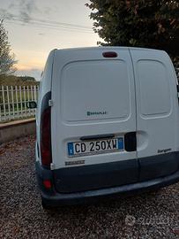 autocarro renault kangoo