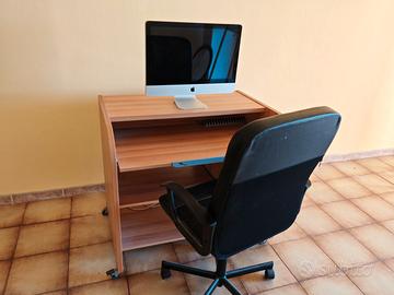 Scrivania con sedia