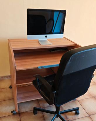 Scrivania con sedia