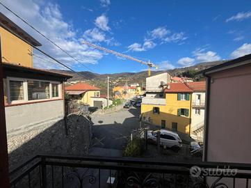 CASA SEMINDIPENDENTE A SARZANA