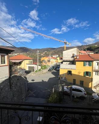 CASA SEMINDIPENDENTE A SARZANA
