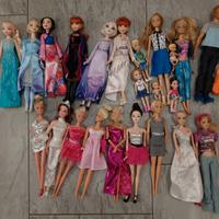 Set di Barbie e accessori(auto Vespa, cavalli...)