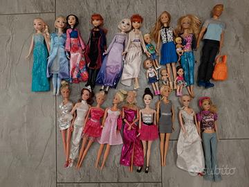 Set di Barbie e accessori(auto Vespa, cavalli...)