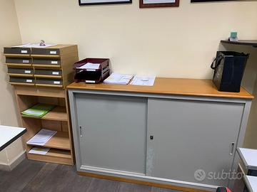 Mobile archivio con ante scorrevole