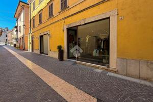NEGOZIO A PESCHIERA DEL GARDA