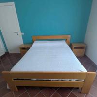 letto con materasso, cassettiera e comodini