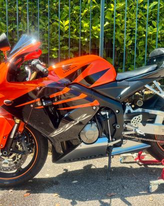 Honda cbr 600 rr 2006 fire pearl orange
