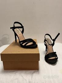 Sandali di raso neri con strass 12