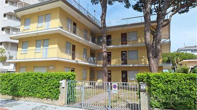 3 CAMERE PIANO TERRA DOPPI SERVIZI ZONA P.ZZA NEMB