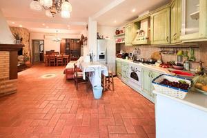 Villa di 302 m² con più di 5 locali a Arezzo