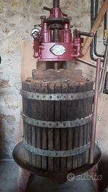 Torchio idraulico vinario