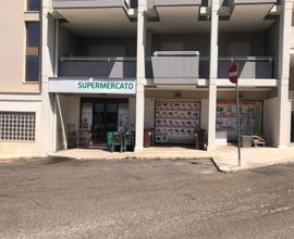 Ampio locale commerciale a Castellana Grotte.
