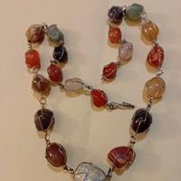 Collana vintage con pietre dure