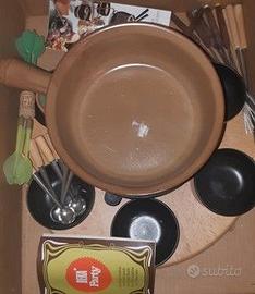 Set fonduta, pentola in ceramica, manico in legno