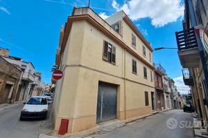 Castelvetrano, app. piano 2 di vani 6 con terrazzo