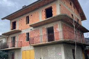 Palazzina Stato grezzo a 7 km dal mare, Calabria