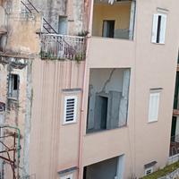 Palazzina di tre pian a torre del greco