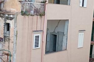 Palazzina di tre pian a torre del greco