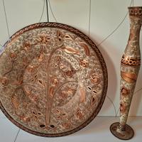 Piatto e vaso decorati in rame artigianato vintage