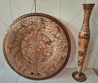 Piatto e vaso decorati in rame artigianato vintage
