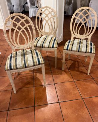 Sedie classiche in legno con seduta imbottita