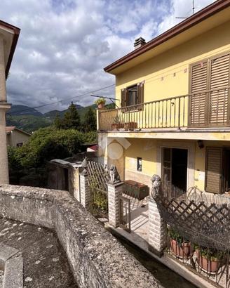 CASA SEMINDIPENDENTE A PICINISCO