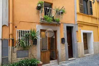3 LOCALI A GAETA