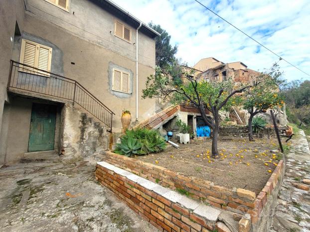 PALAZZINA A MOTTA SAN GIOVANNI