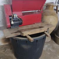 Trincia-uva e Recipiente