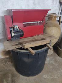 Trincia-uva e Recipiente