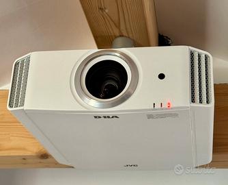 Proiettore JVC DLA-X500R 4K e-shift (3D)
