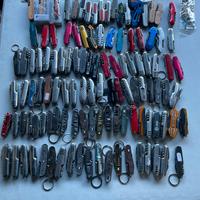 Lotto di 114 coltellini multi uso da collezione