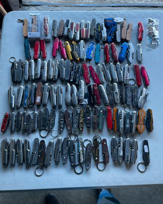 Lotto di 114 coltellini multi uso da collezione