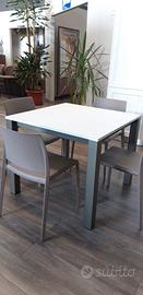Tavolo quadrato allungabile