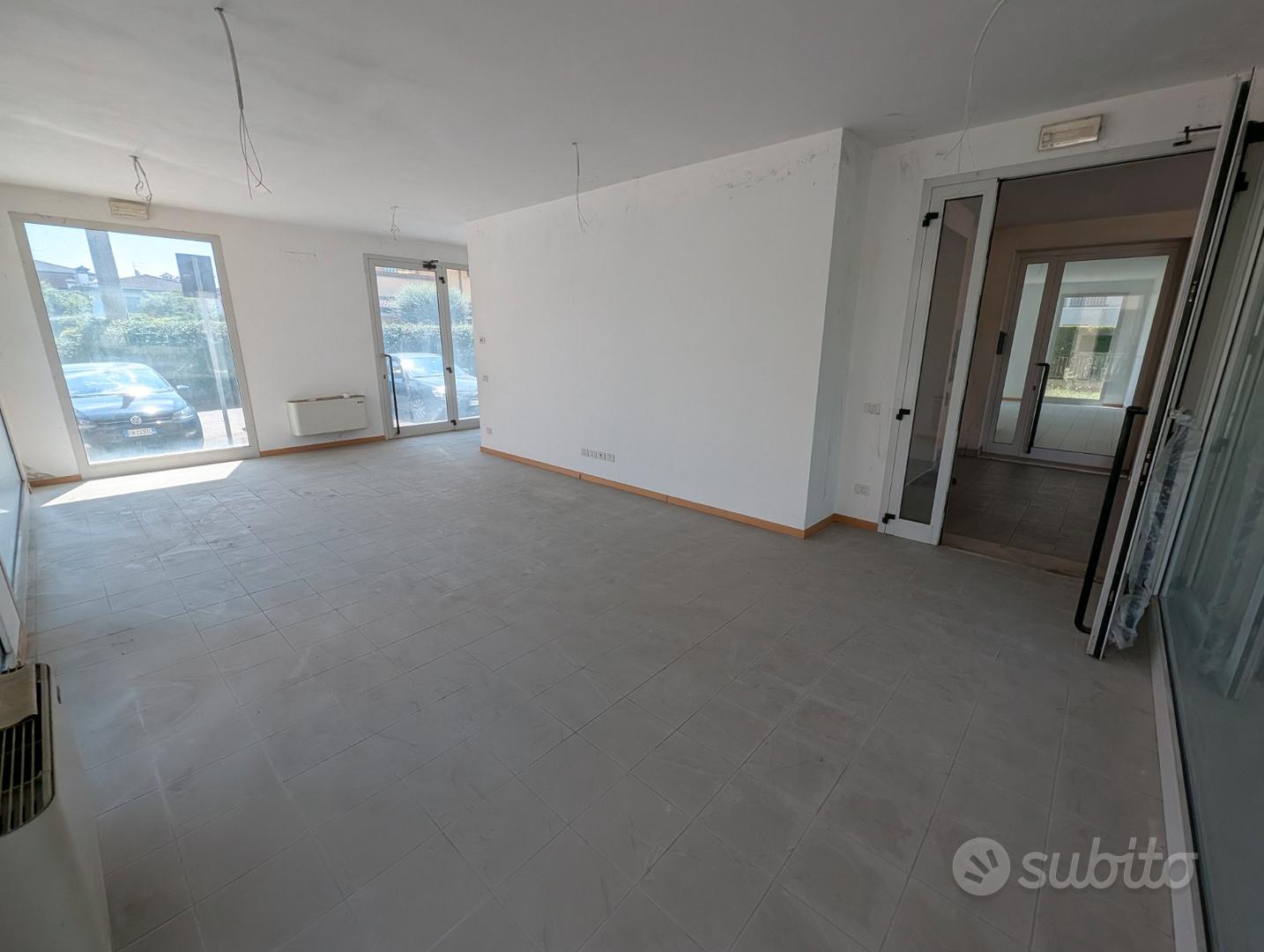 Negozio con garage - Altro