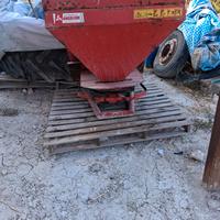 Spandiconcime angeloni