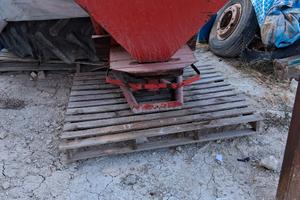 Spandiconcime angeloni