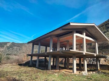 Terreno e casa in costruzione